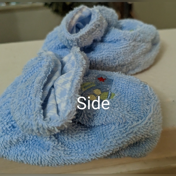 3-6 months wonder nation Blue fuzzy slippers - Picture 2 of 4